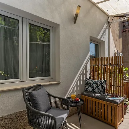 Hidden Garden , Stylish In Old Town マカルスカ