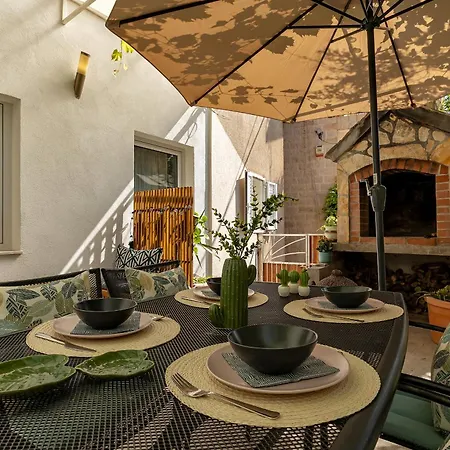 Hidden Garden , Stylish In Old Town アパート