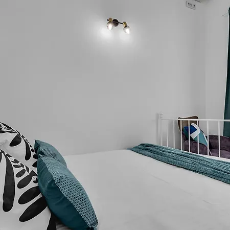 Hidden Garden , Stylish In Old Town