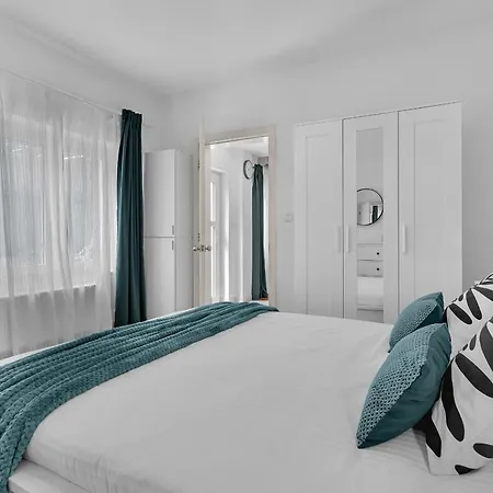 Hidden Garden , Stylish In Old Town * マカルスカ