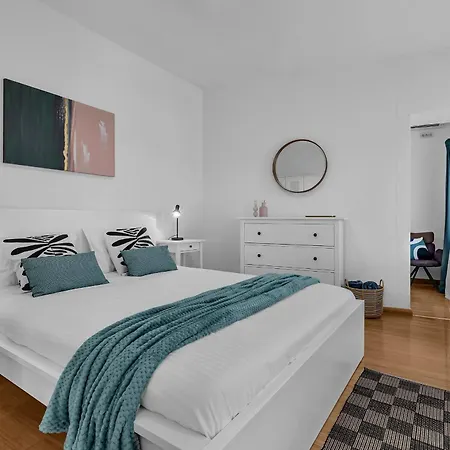 Hidden Garden , Stylish In Old Town